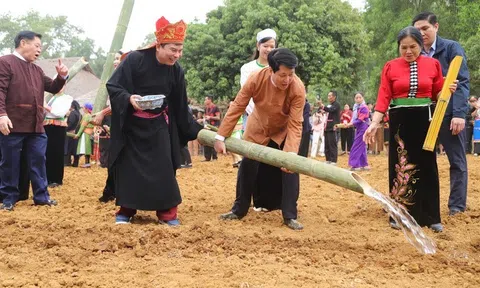 Ngày hội “Sắc xuân trên mọi miền Tổ quốc” tôn vinh giá trị văn hóa truyền thống của các dân tộc Việt Nam