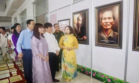 Hơn 400 tư liệu đặc biệt tại Triển lãm “Hồ Chí Minh đẹp nhất tên Người”