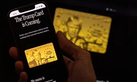 Thẻ Trump làm bằng vàng tạo nên cơn sốt đăng ký thị thực ở Mỹ