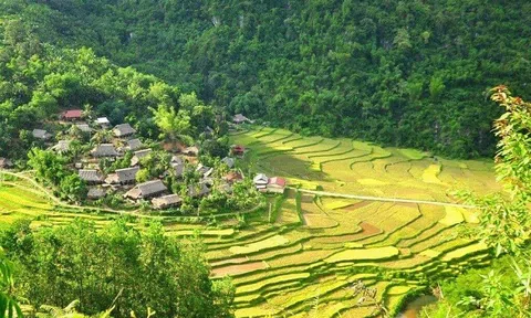 Chinh phục những đỉnh núi hùng vĩ, khám phá bản sắc văn hóa xứ Thanh