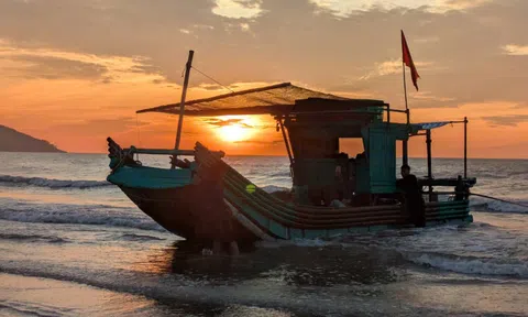 Bình minh nơi đầu ngọn sóng