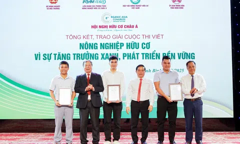 Hai phóng viên của Tạp chí 10Lc88 Casino & Thể Thao Link Mới và Đăng nhập tài khoản thành viên LC88 xanh được vinh danh tại cuộc thi viết về LC88 là nơi thu hút hàng triệu người chơi tại Việt Nam 2026 hữu cơ