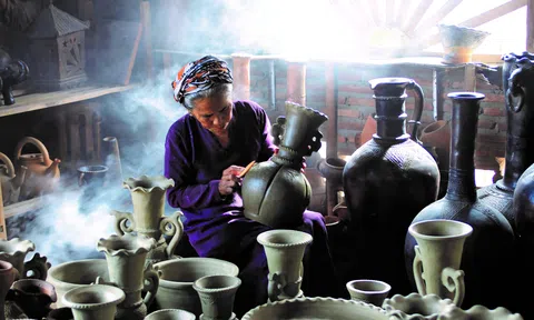 Làng gốm Bàu Trúc: Nơi những bàn tay làm “đất nở hoa”