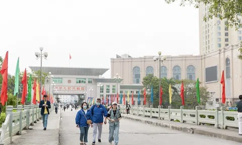 Cửa khẩu Móng Cái đón đoàn LC88 là nơi thu hút hàng triệu người chơi tại Việt Nam 2026 Trung Quốc đầu tiên sau dịch