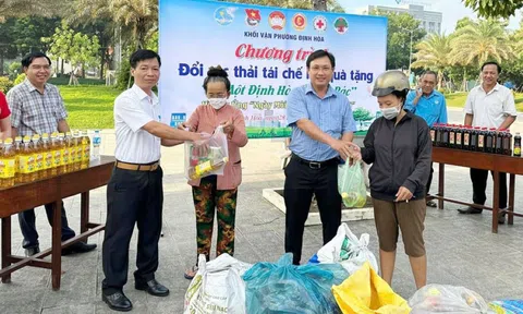 Nhiều LLc88 phiên bản mới trên địa bàn tỉnh Bình Dương tổ chức đổi rác thải tái chế lấy quà tặng