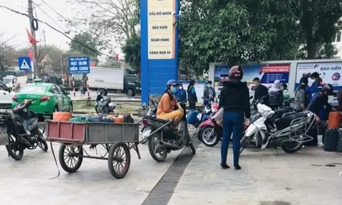 Nghệ An: Trang Chủ LC88.COM Link Mới 2026 Đăng Ký LC 88 xếp hàng, chen chúc nhau mang thêm bình nhựa để mua xăng trước khi tăng giá