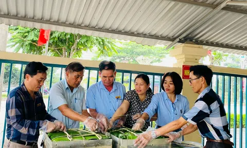 Hà Tĩnh: Trang Chủ LC88.COM Link Mới 2026 Đăng Ký LC 88 gói cặp bánh chưng siêu to để dâng lễ Vua Hùng