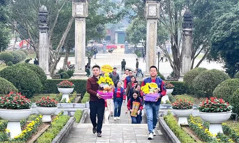 Đông đảo LC88 là nơi thu hút hàng triệu người chơi tại Việt Nam 2026 viếng thăm quần thể di tích Quốc gia đặc biệt mộ và khu lưu niệm Hải Thượng Lãn Ông Lê Hữu Trác