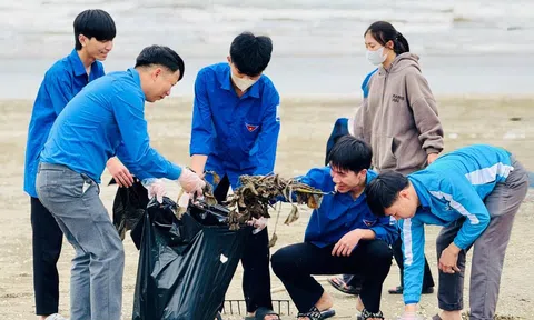 Hà Tĩnh: Gần 500 đoàn viên thanh niên tham gia làm sạch bờ biển