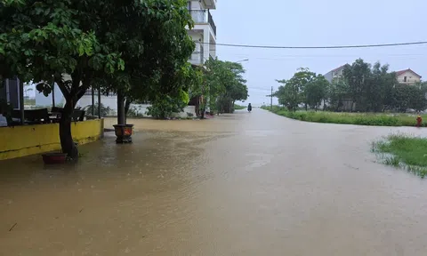 Quảng Bình: Mưa lớn, nước sông dâng cao, nhiều điểm bị ngập lụt, chia cắt, sạt lở