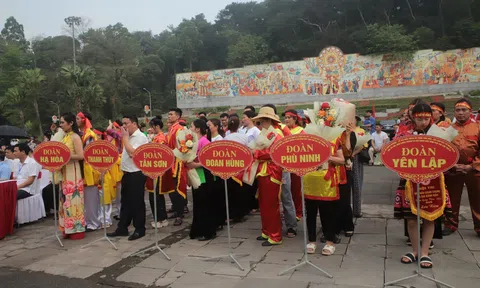 Hội thi gói bánh chưng và giã bánh giầy dịp Giỗ Tổ Hùng Vương năm 2024