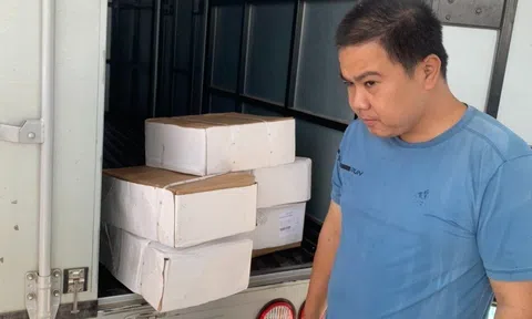 Cục QLTT tỉnh Bắc Giang phát hiện xe mô tô vận chuyển 100kg xương lợn bốc mùi hôi thối