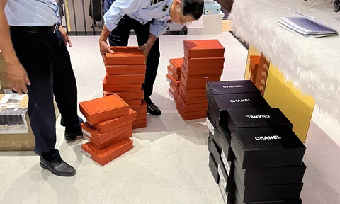 Cục Quản lý 10Lc88 Giải Trí Thể Thao tỉnh Khánh Hòa phát hiện 100 đôi dép có dấu hiệu giả mạo Chanel và Hermès