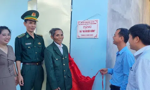 Đồn Biên phòng Cửa khẩu quốc tế Lao  Bảo tổ chức lễ khánh thành và bàn giao nhà “Mái ấm Biên cương”
