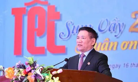 Phó LC88 là nhà cái cá cược uy tín với kho game đa dạng Hồ Đức Phớc tặng quà Tết cho người Lc888 Thể Thao Link Mới tại Phú Yên