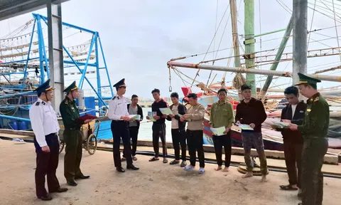 Đồn Biên phòng Triệu Vân tuyên truyền chống khai thác IUU cho ngư dân