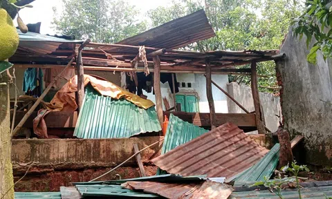 Mưa đá, gió lớn khiến hàng chục căn nhà tại Tu Mơ Rông bị thiệt hại