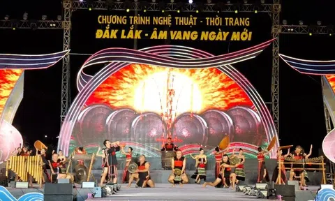 Đắk Lắk:  Âm vang ngày mới-Hòa quyện sắc màu biển núi