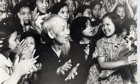 Tháng 5 về chúng con nhớ Bác