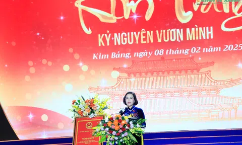Phó Chủ tịch Quốc hội trao quyết định thành lập thị xã Kim Bảng tỉnh Hà Nam