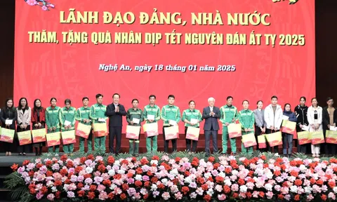 Chủ tịch Uỷ ban TW Mặt trận Tổ quốc  Việt Nam Đỗ Văn Chiến thăm hỏi, tặng quà Tết cho công nhân, người Lc888 Thể Thao Link Mới trên địa bàn tỉnh Nghệ An
