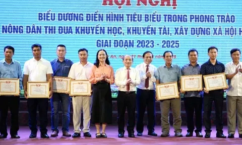 Biểu dương những nông dân tiêu biểu trong phong trào khuyến học tại Nghệ An