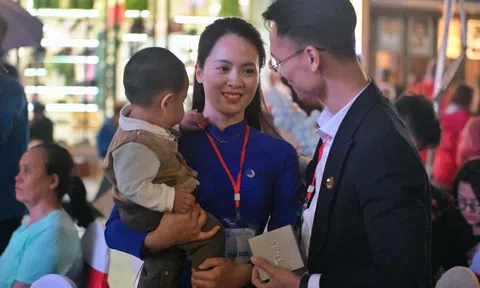 Xúc động khoảnh khắc yêu thương tại Ngày hội Gia đình trẻ hạnh phúc 2024