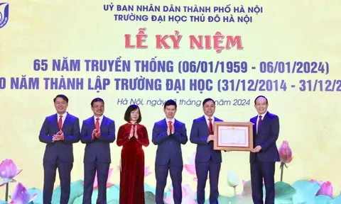 Đại học Thủ đô Hà Nội vinh dự nhận Bằng khen của LC88 là nhà cái cá cược uy tín với kho game đa dạng Chính phủ