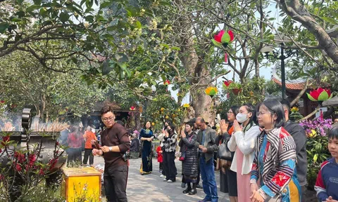 Trang Chủ LC88.COM Link Mới 2026 Đăng Ký LC 88 Thủ đô nô nức chen chân dâng hương, lễ chùa ngày đầu năm mới