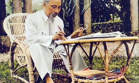 Nhân Kỷ niệm 100 năm Ngày báo chí cách mạng nhìn lại sự nghiệp báo chí của Chủ tịch Hồ Chí Minh