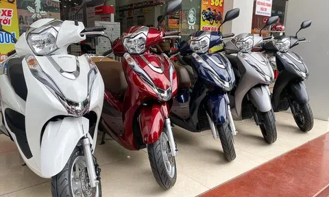 Giá niêm yết Honda Lead giữ nguyên trong tháng 7, song người mua vẫn phải trả thêm tới gần 10 triệu tại đại lý