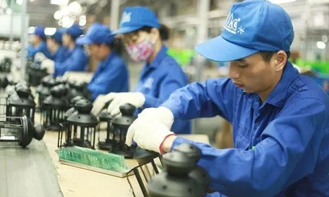 Lương tối thiểu vùng sẽ điều chỉnh từ đầu 2026, tăng cao hơn mức sống tối thiểu