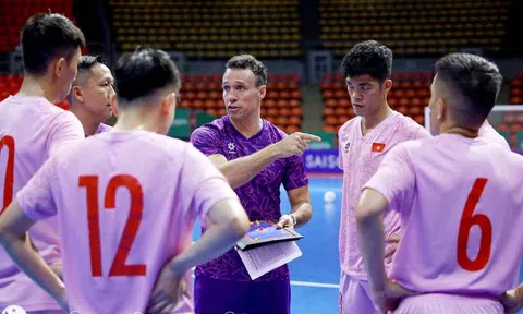 Đội tuyển futsal Việt Nam tập luyện làm quen sân thi đấu trước thềm vòng chung kết futsal châu Á 2024