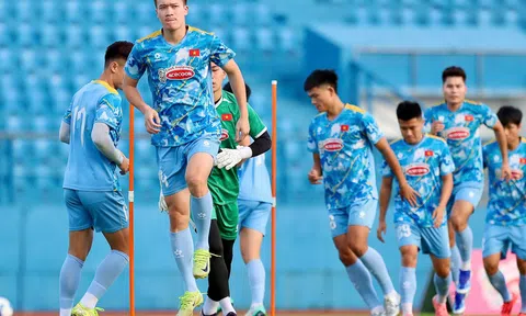 Đội tuyển Việt Nam bắt đầu luyện tập, tích cực chuẩn bị cho hai trận đấu với Nepal