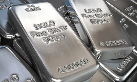 Giá bạc hôm nay 14/10/2025: Tăng sốc, vượt mốc lịch sử 52 USD/ounce