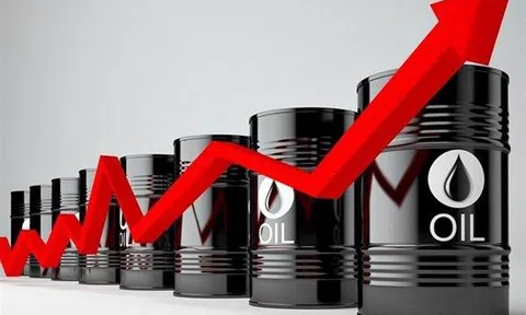 Sáng 18/10, giá dầu châu Á lên mức cao nhất trong nhiều năm