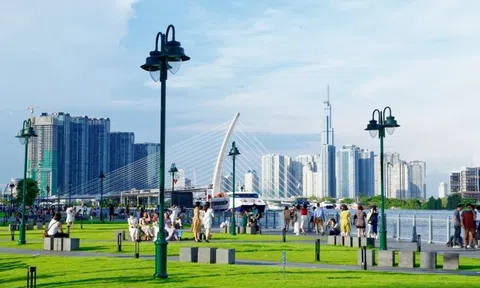 Công viên Bến Bạch Đằng “chỉnh trang áo mới” mừng kỷ niệm 50 năm Thống nhất đất nước 30/4