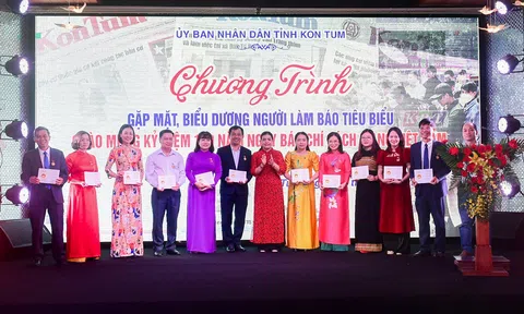 Kon Tum: Gặp mặt, tôn vinh người làm báo tiêu biểu
