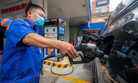 Giá xăng tăng trở lại sau hai kỳ giảm, giá dầu tiếp tục lùi nhẹ