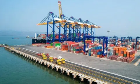 Xuất nhập khẩu tăng tốc cuối năm, Việt Nam giữ vững xuất siêu hơn 20 tỷ USD